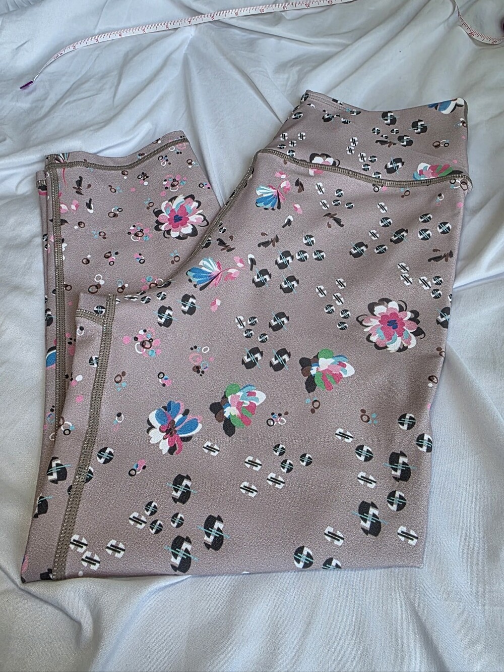 Becco Capri Athletic Leggings In Taupe with Floral Print Womens Size Medium